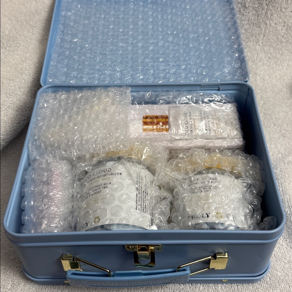 TRULY World Famous Shave Routine-Coco Cloud Shave Set With Case - NEW! - Picture 5 of 5